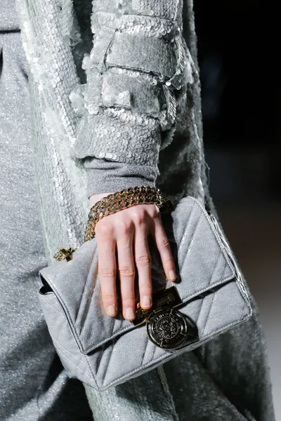 Look 19
